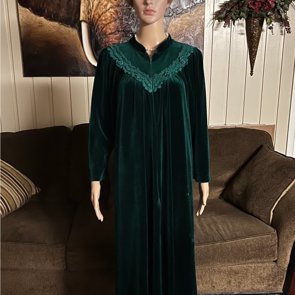 Komar ~ Vintage ~ Women’s Large ~ Velvet  ~ Green Robe W/ Floral Lace - Picture 10 of 16